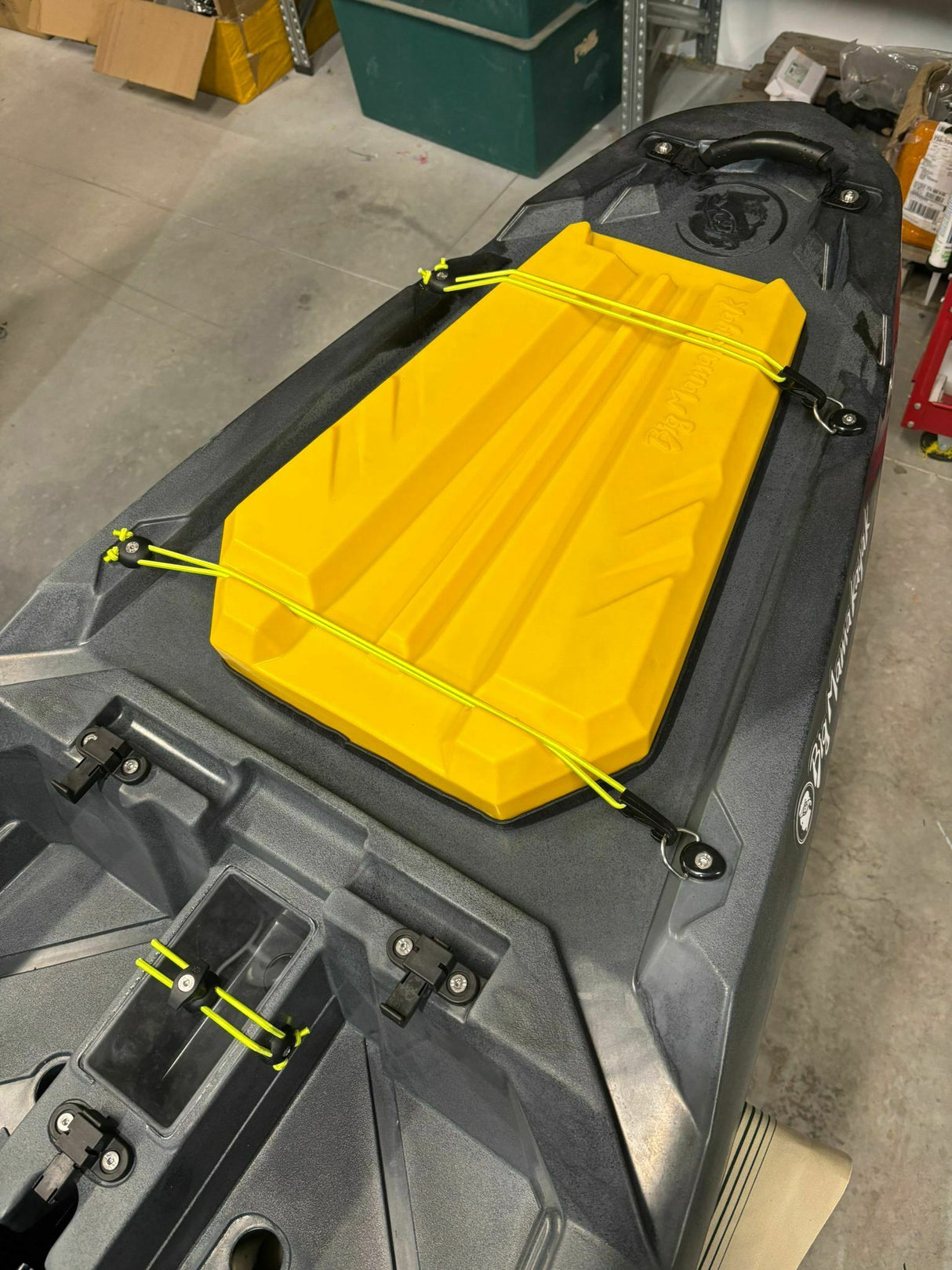 kayak a pedali Big Mama Kayak a pedali Triken 330 - con 4 portacanne, 2 gavoni, timone, sistema a pedali, sedile rialzato, 11 barre di scorrimento, Total Black